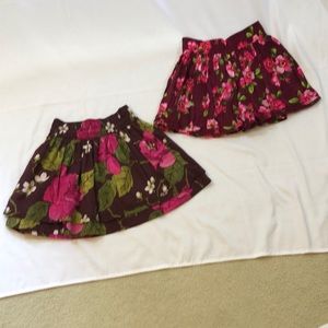 Hollister teen small 2 skirts. In style w/others.